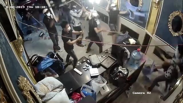 Hình ảnh vụ hỗn chiến tại nhà hàng giữa trung tâm Sài Gòn