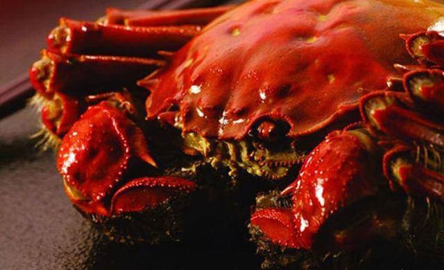 Người Trung Hoa cho rằng cách chế biến cua lông ngon và phổ biến nhất là hấp sẽ đảm bảo được hương vị, độ ngon, chắc của thịt cua.