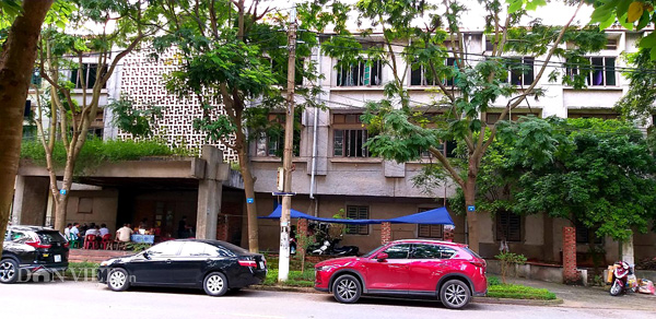 Được biết tòa nhà này là tòa nhà Liên cơ nằm trên trục đường Hoàng Văn Thụ, phường Chi Lăng, TP.Lạng Sơn&nbsp;có cổng chính đối diện là Đài phát thanh - Truyền hình tỉnh Lạng Sơn. Quanh khu nhà này hiện&nbsp;bao gồm nhiều các cơ quan hành chính nhà nước của tỉnh.