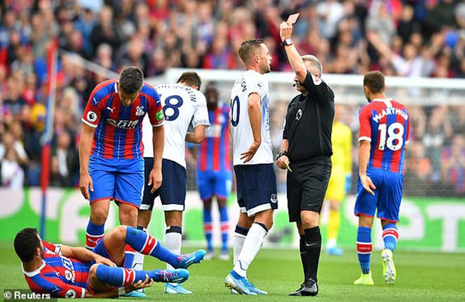 Tiền vệ người Pháp từng khoác áo MU - Schneiderlin nhận thẻ đỏ gây khó cho Everton trên sân của Crystal Palace