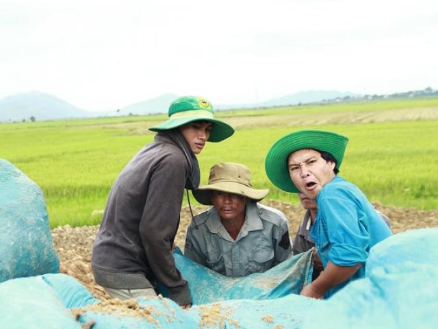 Cả trăm người dân trắng đêm dầm mình trong nước cứu đê ở Đắk Lắk