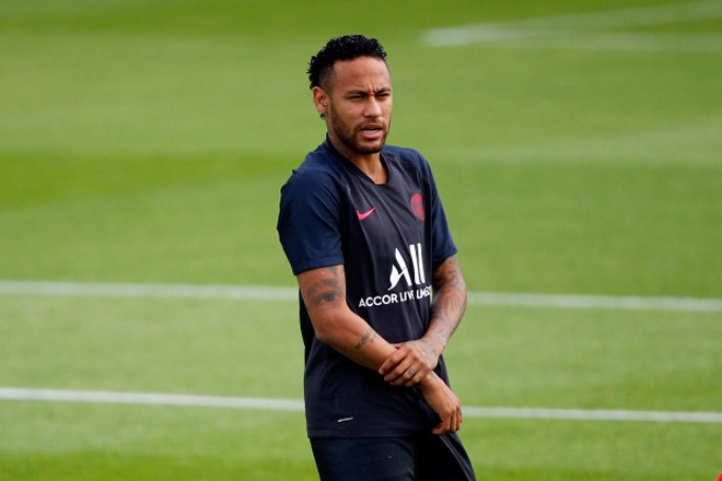 Neymar đã trở lại tập luyện nhưng không được PSG đăng ký thi đấu vòng 1 Ligue 1