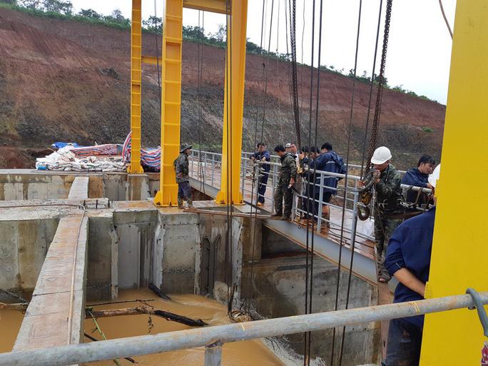Cửa xả của thủy điện Đắk Kar bị kẹt, đe dọa cư dân vùng hạ du