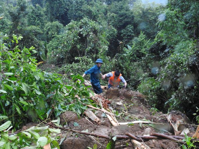 Đường vào nhà máy thủy điện Đắk Sin 1 bị sạt lở, cô lập nhà máy