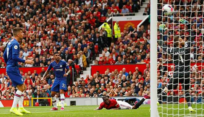 Chelsea khởi đầu rất tốt ở Old Trafford nhưng lại thua đậm khi hết giờ