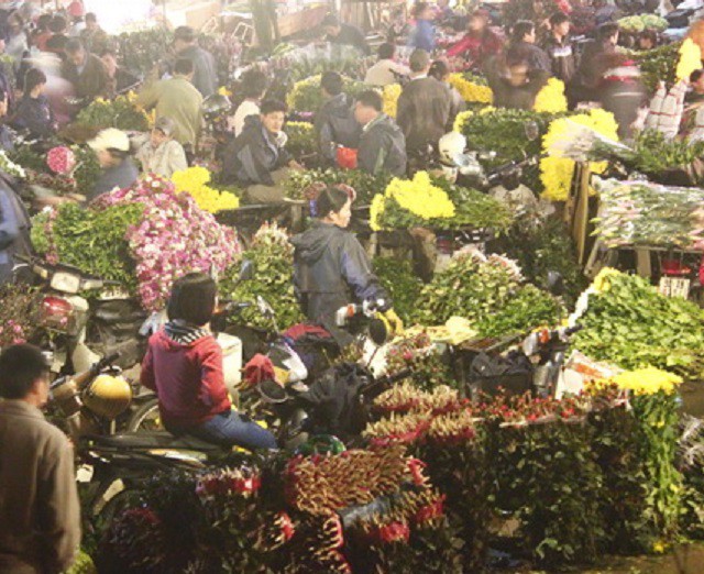 Hoa tươi về chợ hoa Quảng Bá tăng gấp 3 lần bình thường