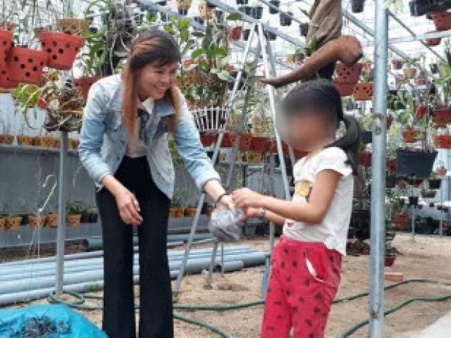 Tin tức trong ngày - Gạt lời đồn ác ý, cô gái dành tuổi xuân nuôi hai trẻ bị bỏ rơi