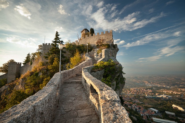 Năm 2010, San Marino đã ký  thỏa thuận trao đổi thông tin thuế với hầu hết các nước lớn. 
