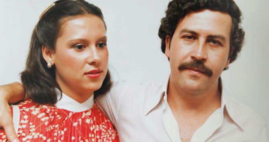 Victoria Eugenia Henao (trái) và trùm ma túy khét tiếng Pablo Escobar