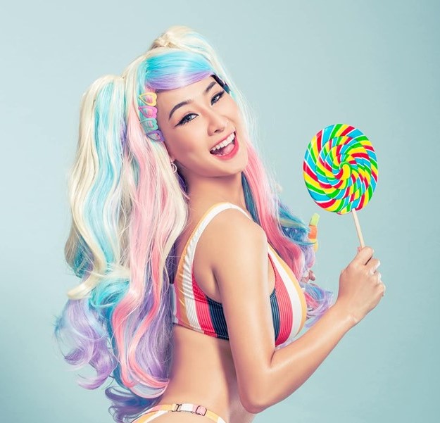 Oxy bị yêu cầu nhuộm lại tóc theo đúng quy định nội quy