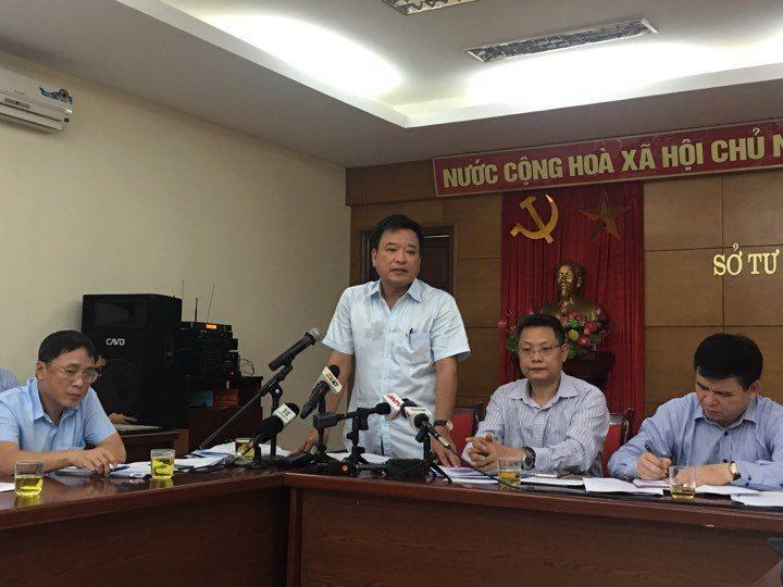 Ông Võ Tiến Hùng, Giám đốc Công ty Thoát nước Hà Nội phát biểu tại buổi họp báo