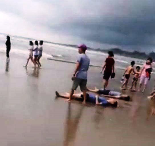 Đã tìm thấy 2 nạn nhân mất tích khi tắm biển ở Bình Thuận.