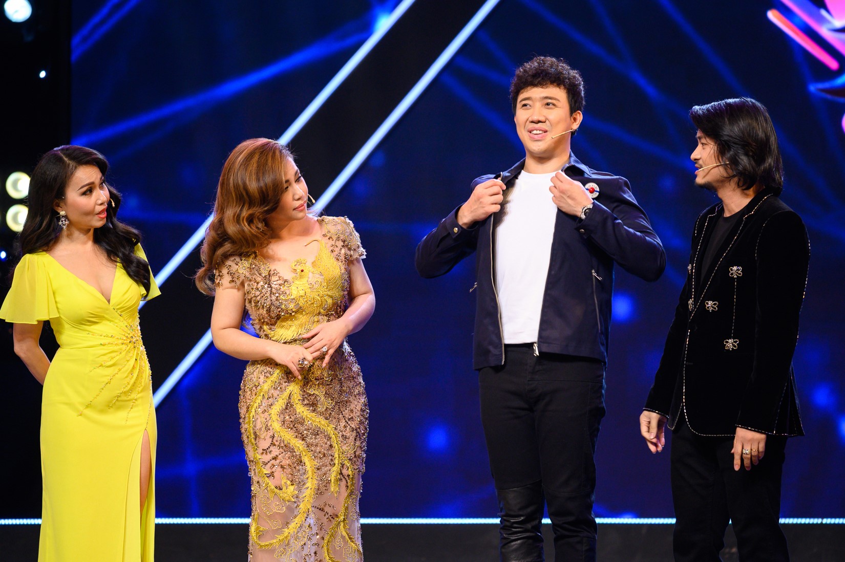 Trấn Thành khiến cả trường quay bật cười với chiều cao "khủng".