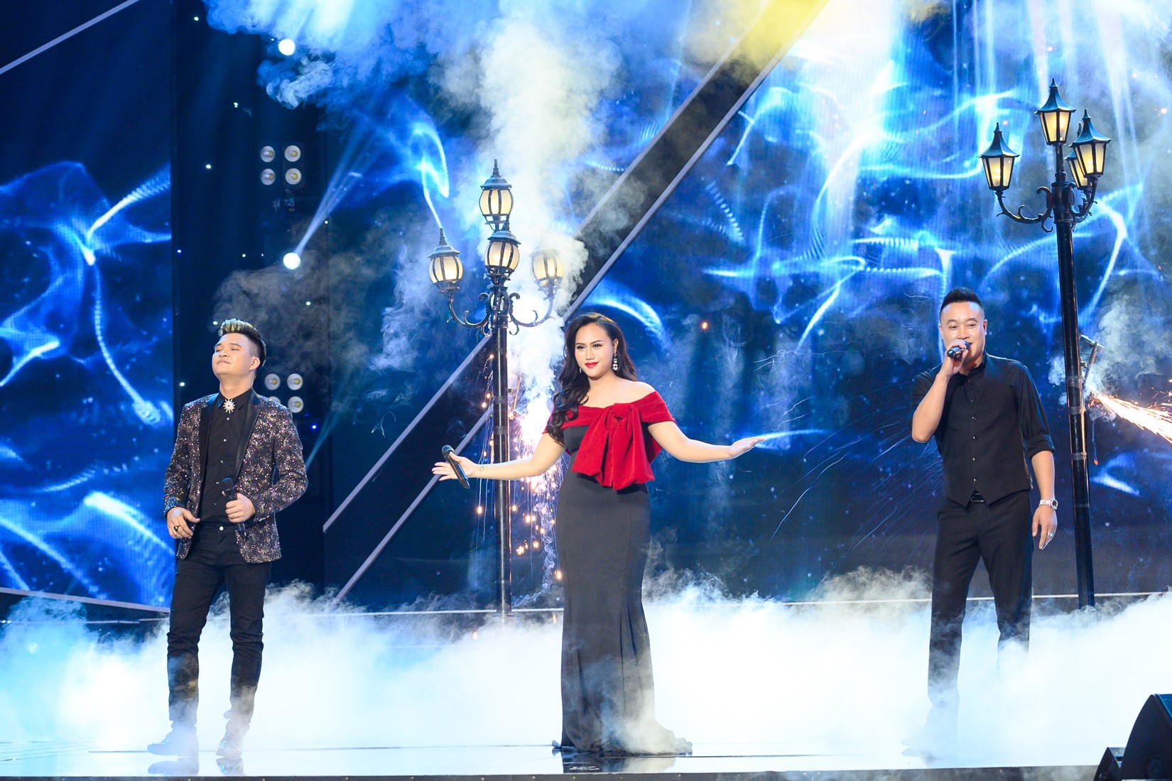 Bộ ba xuất thần trên sân khấu khi hát quá giống phiên bản gốc.