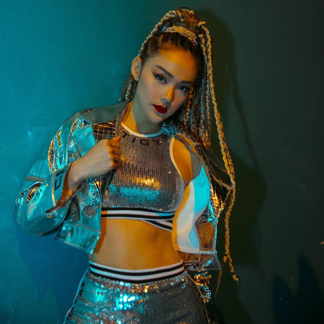 Nhưng cũng có lúc cô thử thách&nbsp;với phong cách girl crush.