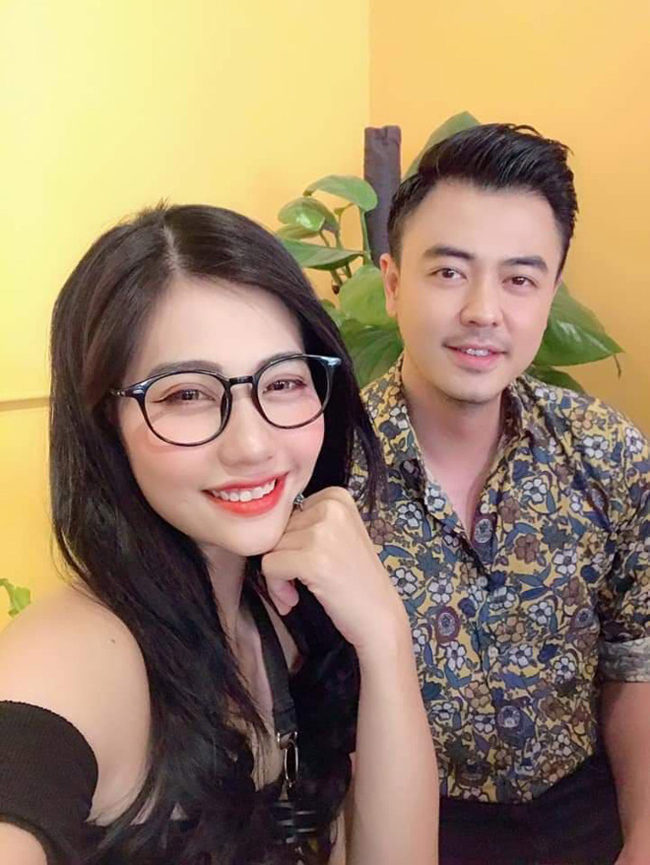 Nguyễn Châm Anh (sinh năm 1996) tham gia phim truyền hình "Về nhà đi con" với vai diễn là nữ nhân viên của chú Quốc (do diễn viên Tuấn Tú thủ vai). 