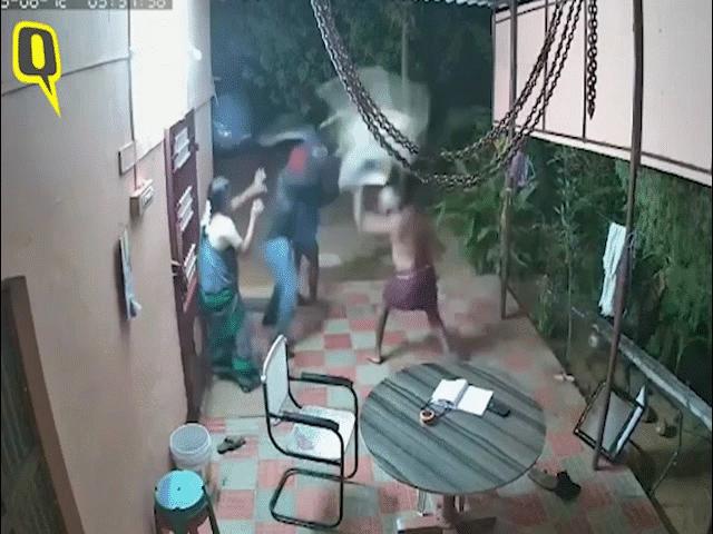 Thế giới - Ấn Độ: Cặp vợ chồng già tay không đánh đuổi lũ cướp cầm mã tấu chạy "tóe khói”