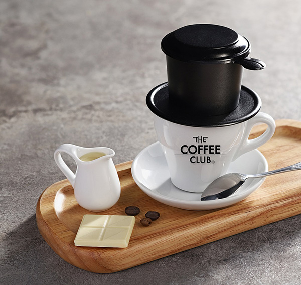 Cà phê phin Việt Nam sô-cô-la trắng tại The Coffee Club