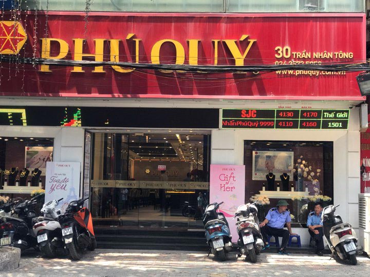 Phố vàng khá ảm đạm
