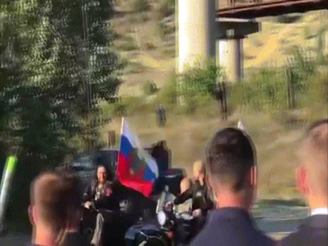 Thế giới - Điều khiển xe mô tô không đội mũ bảo hiểm, ông Putin có bị phạt?