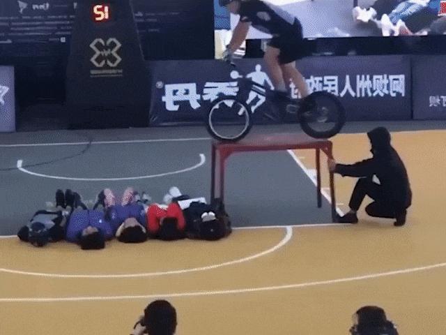 Video Clip Cười - Khi bạn yếu tim mà gặp phải kẻ thích "cà khịa"