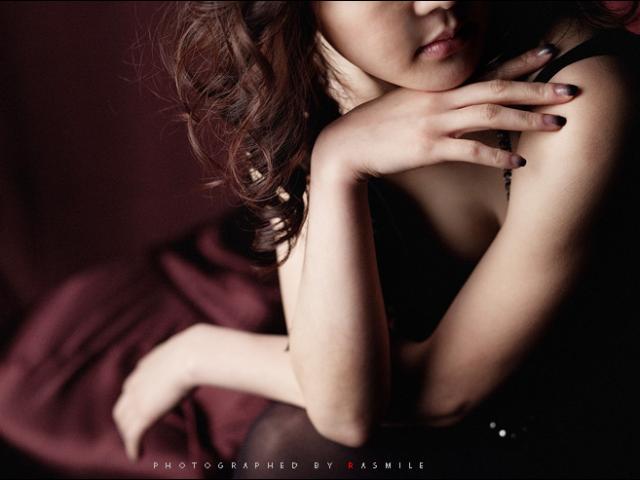 Bạn trẻ - Cuộc sống - Khi yêu râu xanh đòi xem đùi và ngực, gái trẻ đã đáp trả "cực gắt"