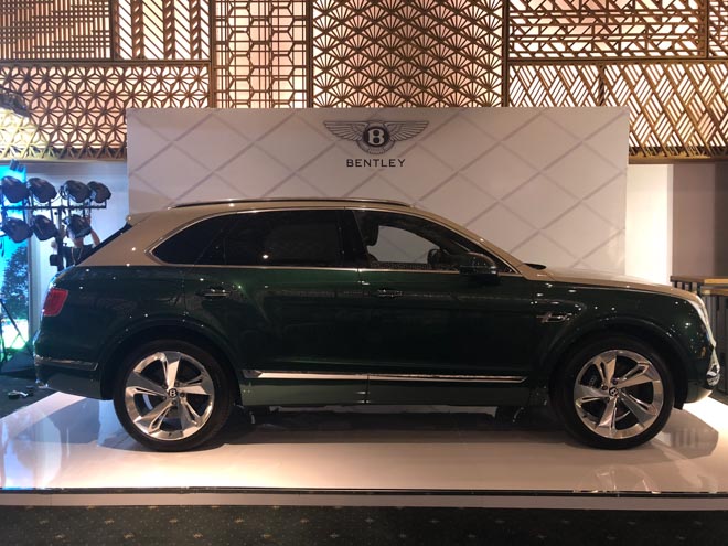 Chiếc SUV Bentley Bentayga được trưng bày tại VIệt Nam.
