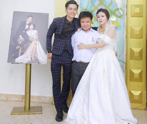 Bức ảnh cậu em trai chụp cùng chị trong ngày cưới