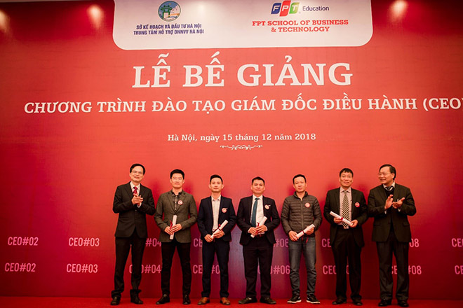 Các nhà lãnh đạo được vinh danh tại buổi lễ trọng đại ngày ra trường