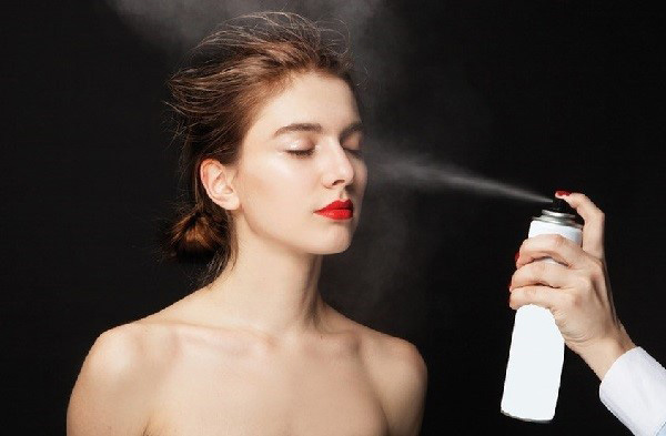 Dưỡng ẩm là một bước không thể thiếu khi sử dụng Retinol chăm sóc da