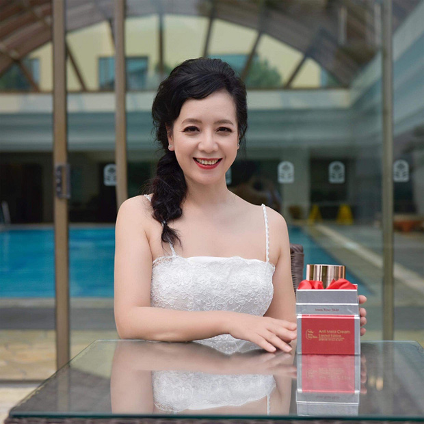 Là một người khá kĩ tính trong việc sử dụng mỹ phẩm, cũng là người am hiểu trong lĩnh vực làm đẹp, Nghệ sĩ Chiều Xuân bày tỏ sự hài lòng: