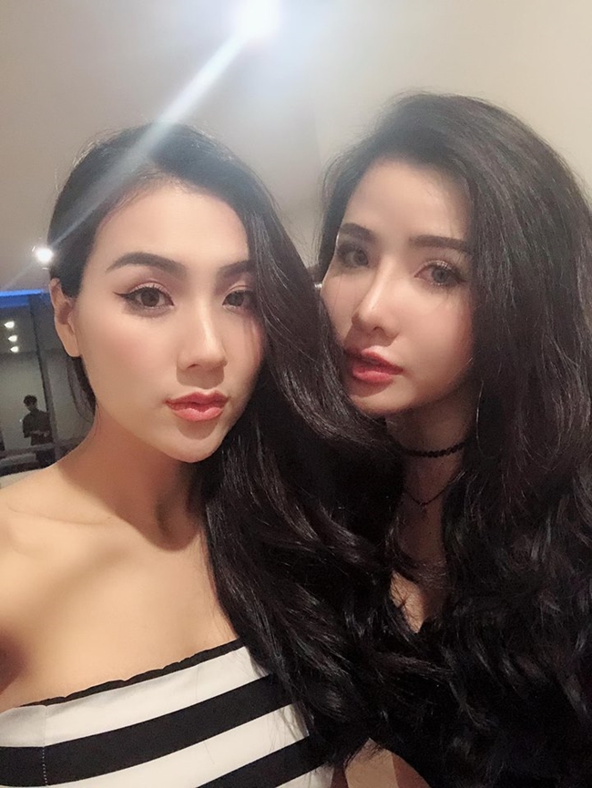 Nga Tây và Nguyễn Quỳnh là bạn bè thân thiết. Cả hai đều hoạt động trong lĩnh vực người mẫu và được khán giả yêu mến nhờ ngoại hình gợi cảm, nhan sắc xinh đẹp.