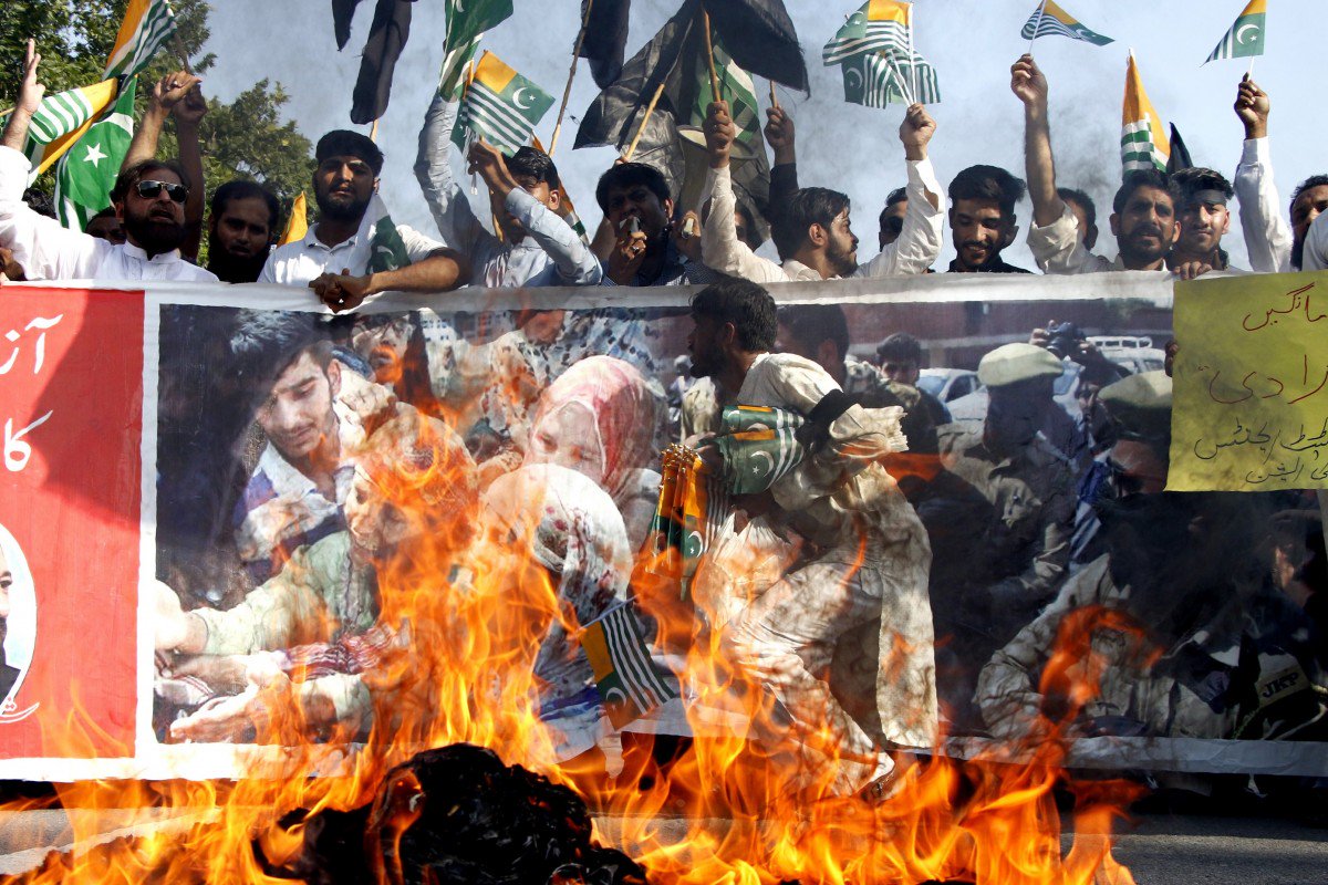 Quan hệ Ấn Độ-Pakistan trở nên căng thẳng sau khi New Delhi tước quyền tự trị của vùng Kashmir.