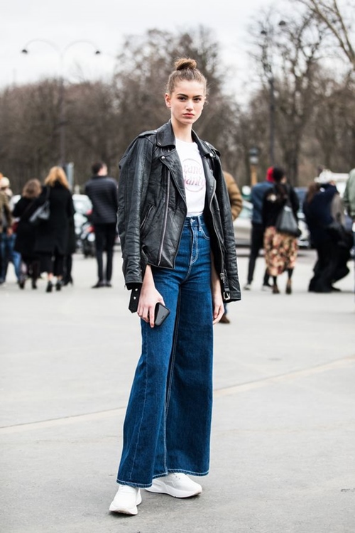8.Quần và áo màu đối chọi: Quần jeans trắng đi cùng áo phông đen và ngược lại, áo phông sáng màu mix cùng quần jeans màu tối, chỉ cần chút linh động trong cách mix match, bạn sẽ tạo ra những set đồ mới toanh và thú vị.