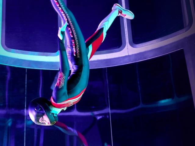 Media - Những pha bay lượn đẹp mắt của cô gái "bay nhanh nhất thế giới"