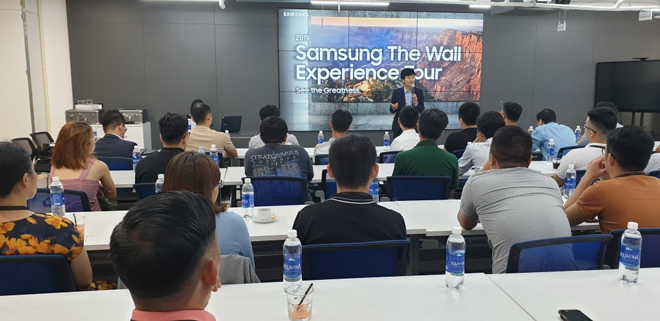Samsung tổ chức một chuyến tham qua đặc biệt dành cho những người yêu công nghệ để được tận mắt chiêm ngưỡng siêu phẩm The Wall đầy ấn tượng.