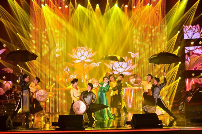 Nhà hát Corona Phú Quốc được thiết kế bởi Công ty Aedas - là một trong những công ty thiết kế kiến trúc hàng đầu thế giới. Nhà hát có sức chứa hơn 600 ghế với hệ thống âm thanh, ánh sáng tiêu chuẩn, hiện đại, phù hợp với các show diễn cũng như chương trình hội nghị, hội thảo.