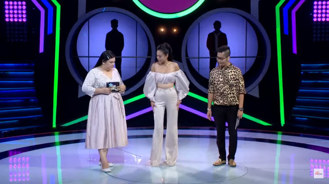 Cô còn trình diễn catwalk, biểu diễn các điệu cười và tìm kiếm tình yêu thông qua chương trình