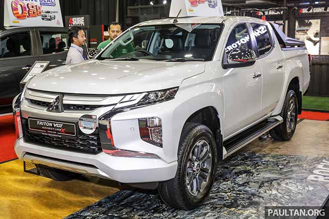 Mẫu xe bán tải Mitsubishi Triton 2019 VGT được nâng cấp thanh gá thùng Flying Sports Bar - 1