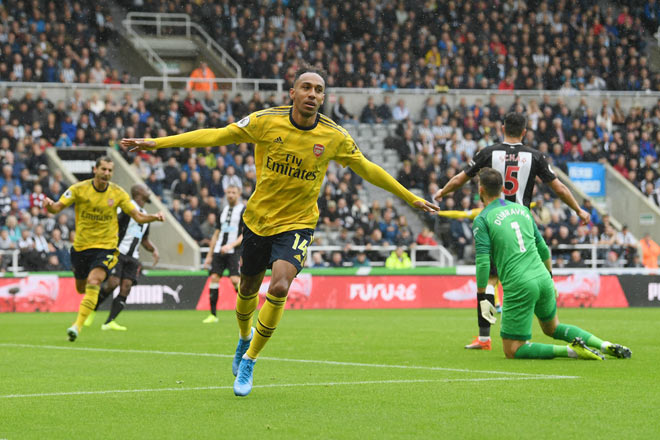 Aubameyang giúp Arsenal thắng nhọc trên sân của Newcastle