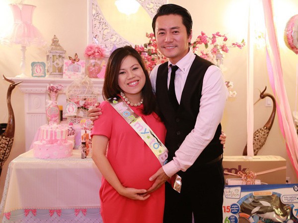 Mặc kệ thị phi, Trương Minh Cường vẫn kết hôn với bà xã Thu Huyền