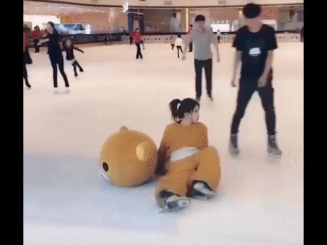 Video Clip Cười - Mọi thứ đảo chiều khi gái xinh bắt đầu lộ diện