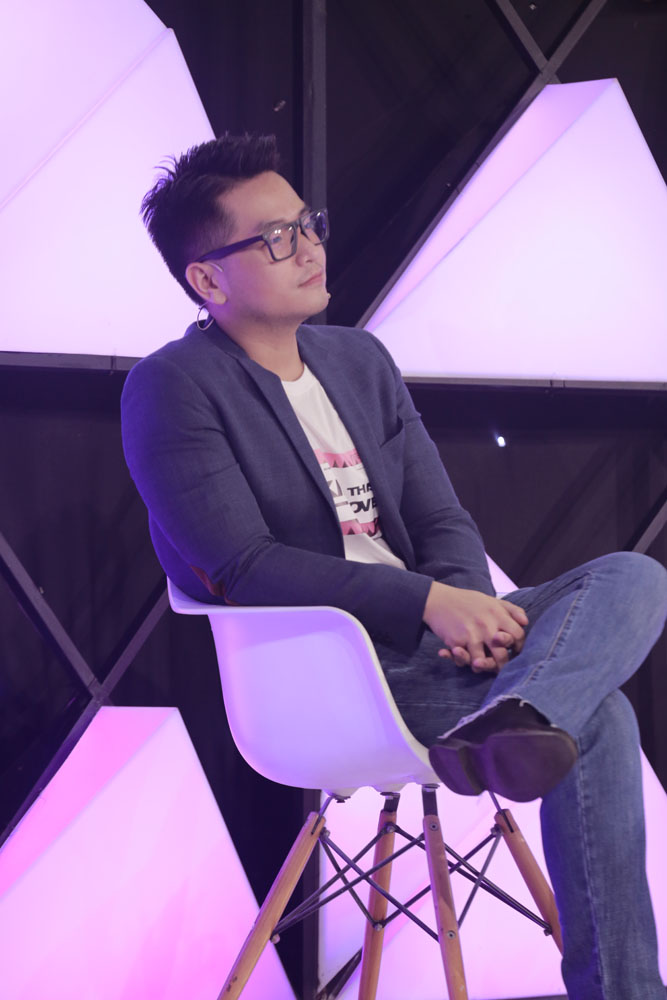 Phạm Hồng Phước ở vị trí giám khảo khách mời.