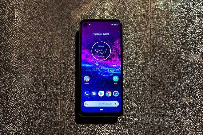Motorola One Action có màn hình 6,3 inch độ phân giải 1080p+.