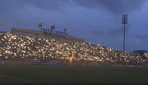 Cảnh tượng chưa từng có trên sân Thiên Trường.