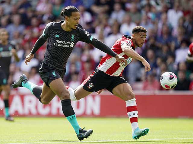 Bóng đá - Liverpool mong manh hàng thủ: Siêu trung vệ Van Dijk gồng mình gánh đỡ