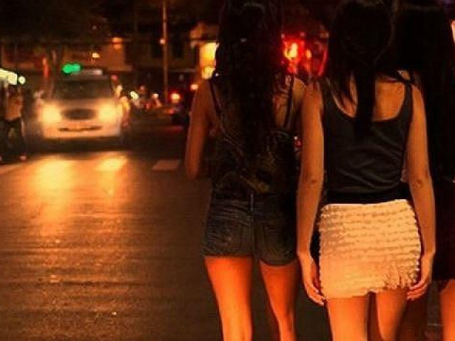 Thiếu nữ làm nghề mại dâm biệt tích sau khi bị lừa bán sang Trung Quốc