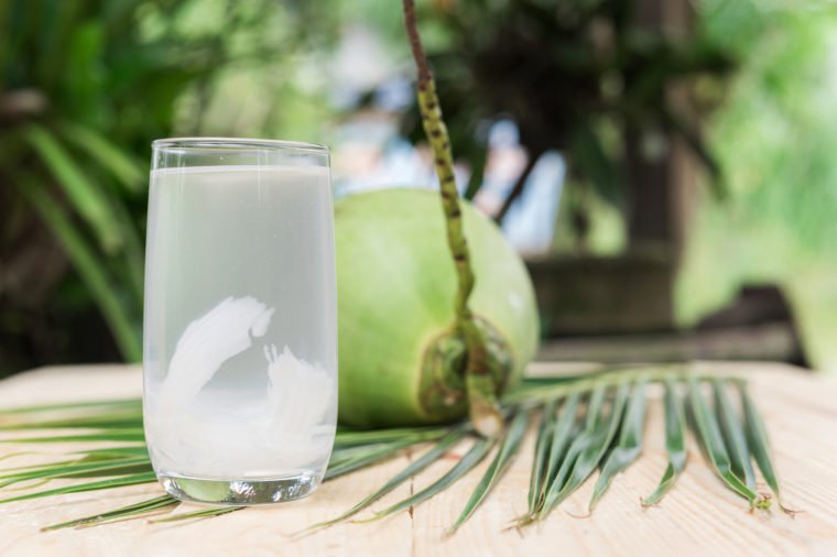Trong nước dừa có nhiều chất dinh dưỡng cần cho cơ thể.