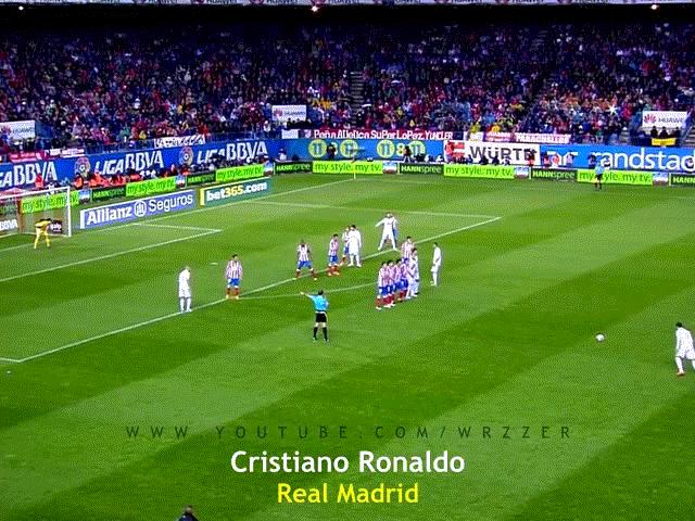 Media - Những cú sút thần sầu khiến thủ môn "đứng hình"