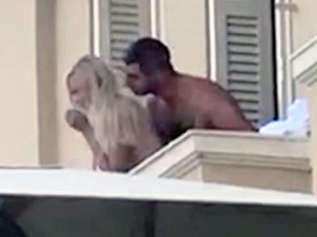 Phi thường - kỳ quặc - Mải làm "chuyện ấy", cặp đôi du khách rơi khỏi ban công khách sạn